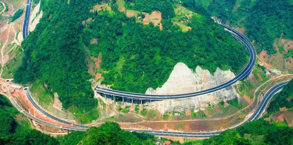 這條云南最美公路，適合自駕，現(xiàn)在還免費(fèi)
