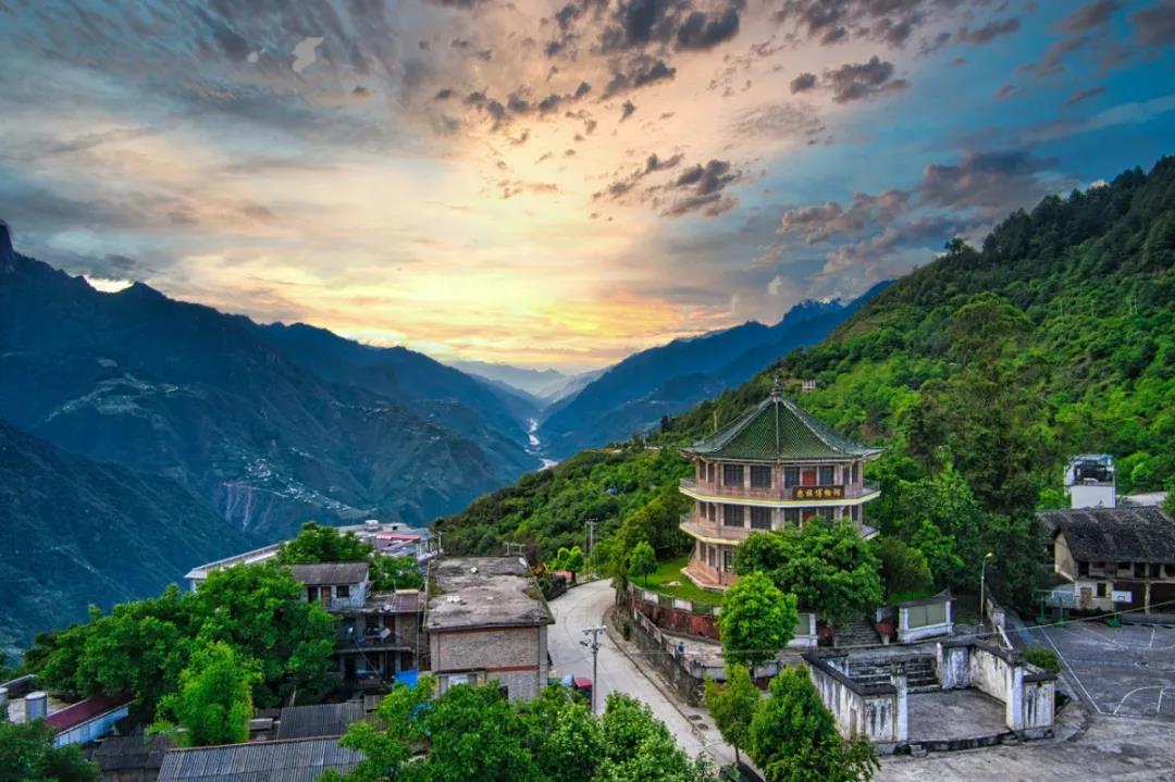 這個(gè)夏天來一場(chǎng)說走就走的自駕世界遺產(chǎn)—三江并流處  最美的自駕旅行線路
