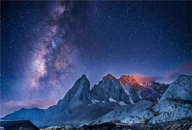 麗江旅行社 麗江旅游 麗江旅行社與你相約玉龍雪山，帶你體驗觀星的浪漫夜晚。